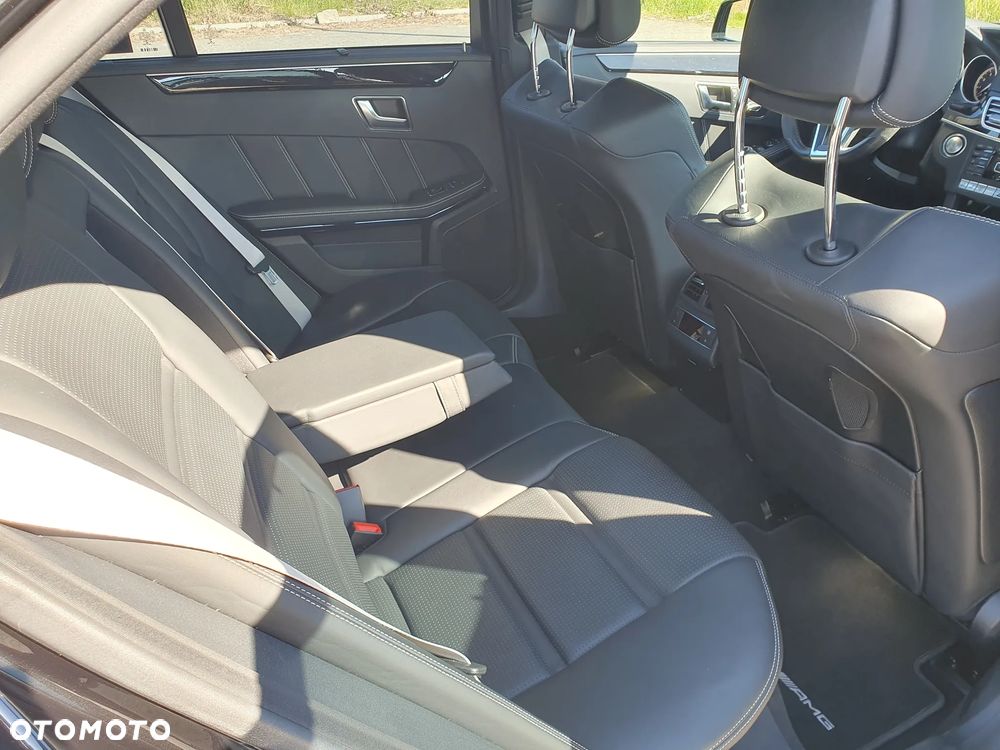Mercedes-Benz Klasa E 63 AMG S 4-Matic - 16