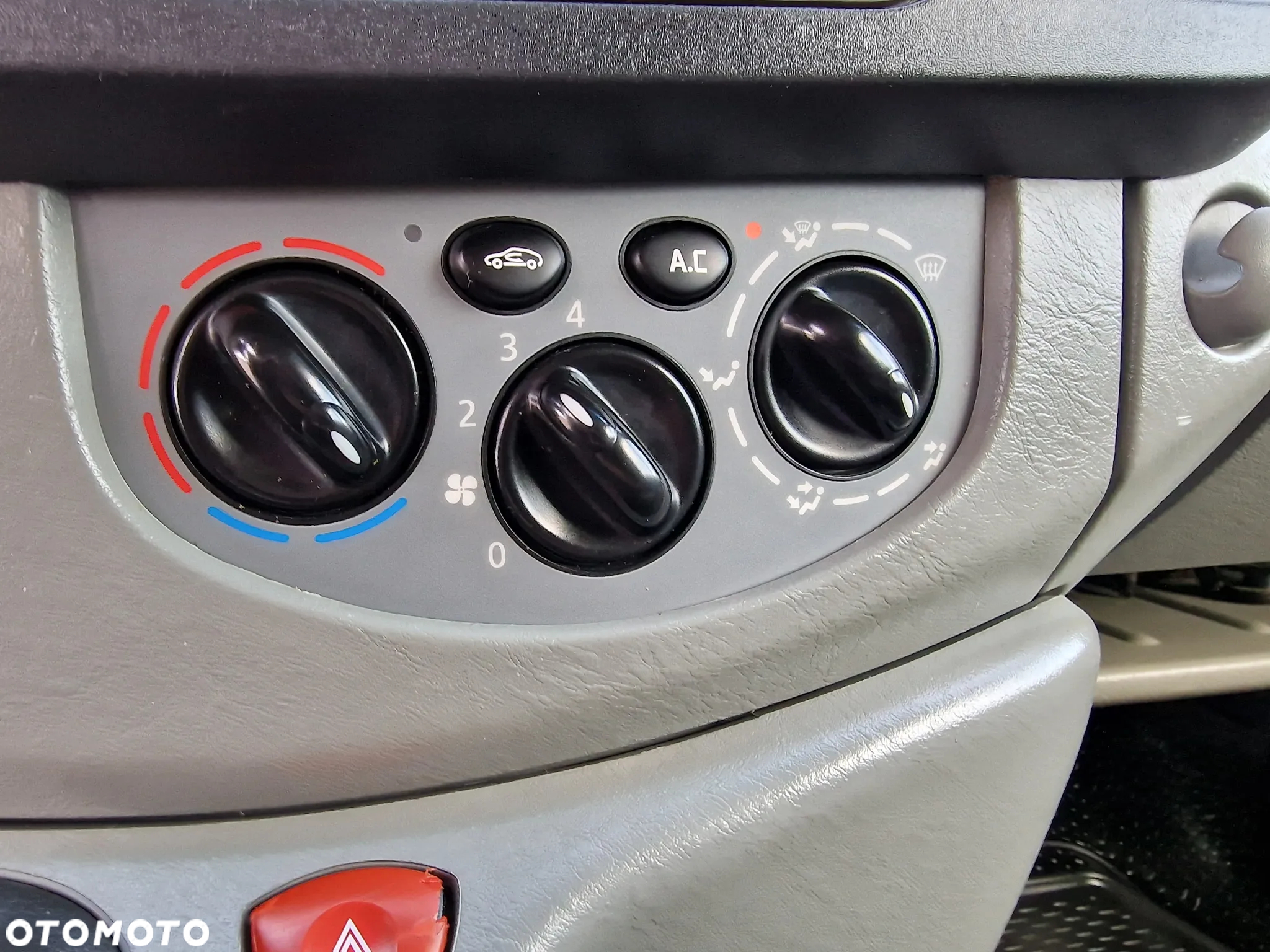 Renault Trafic - 12