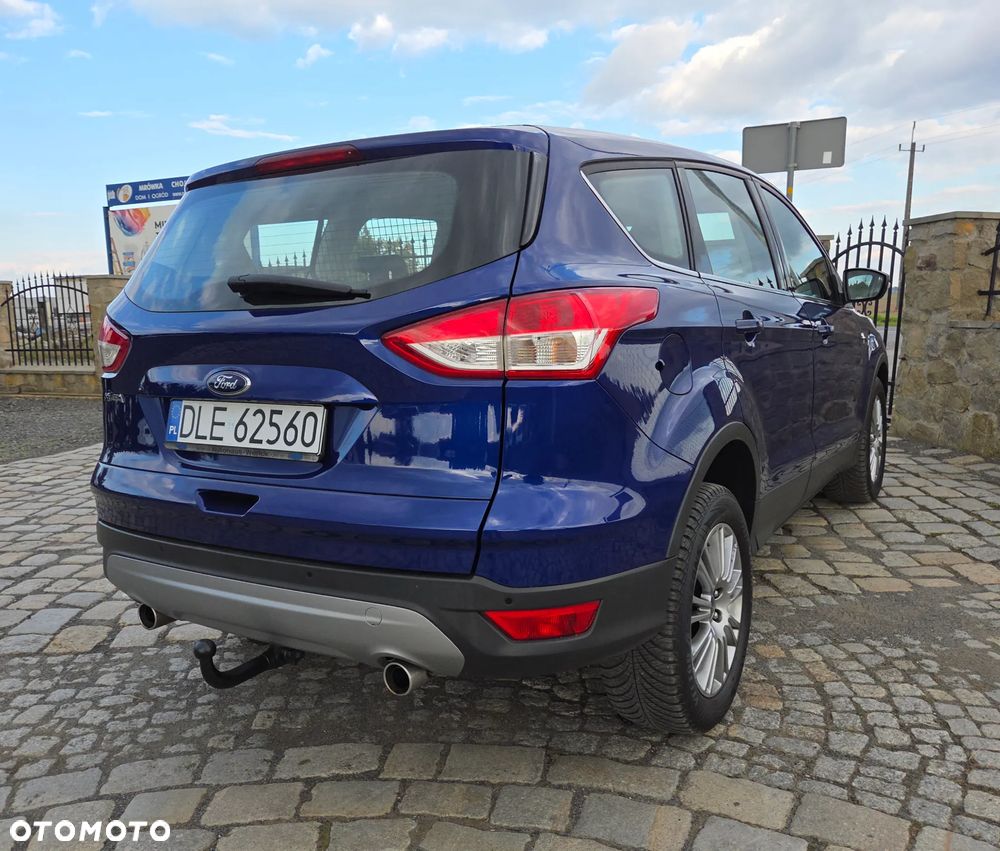 Ford Kuga 2.0 TDCi 2x4 Titanium - 4