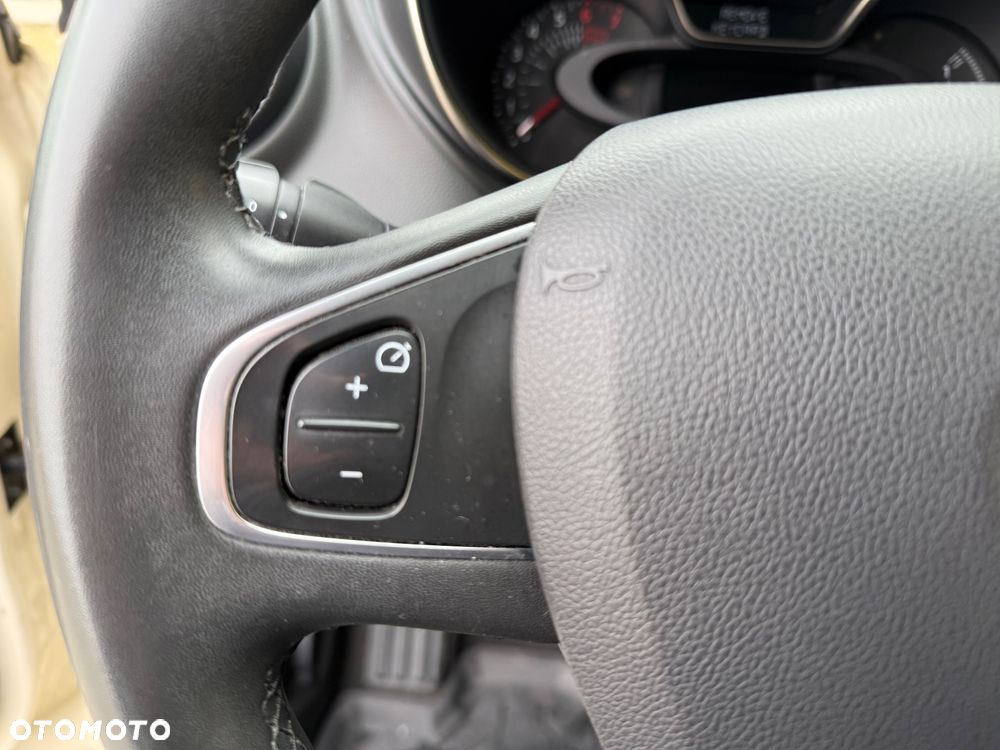 Renault Captur ENERGY TCe 120 EDC Experience - 21