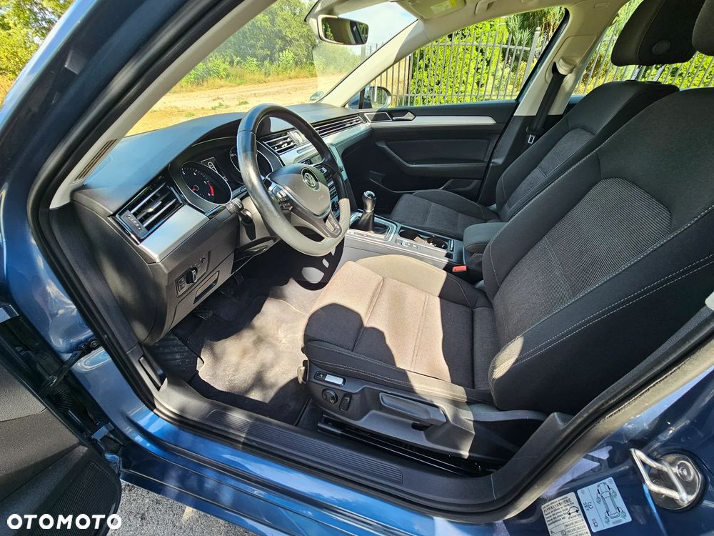 Volkswagen Passat 2.0 TDI (BlueMotion Technology) Trendline - 8