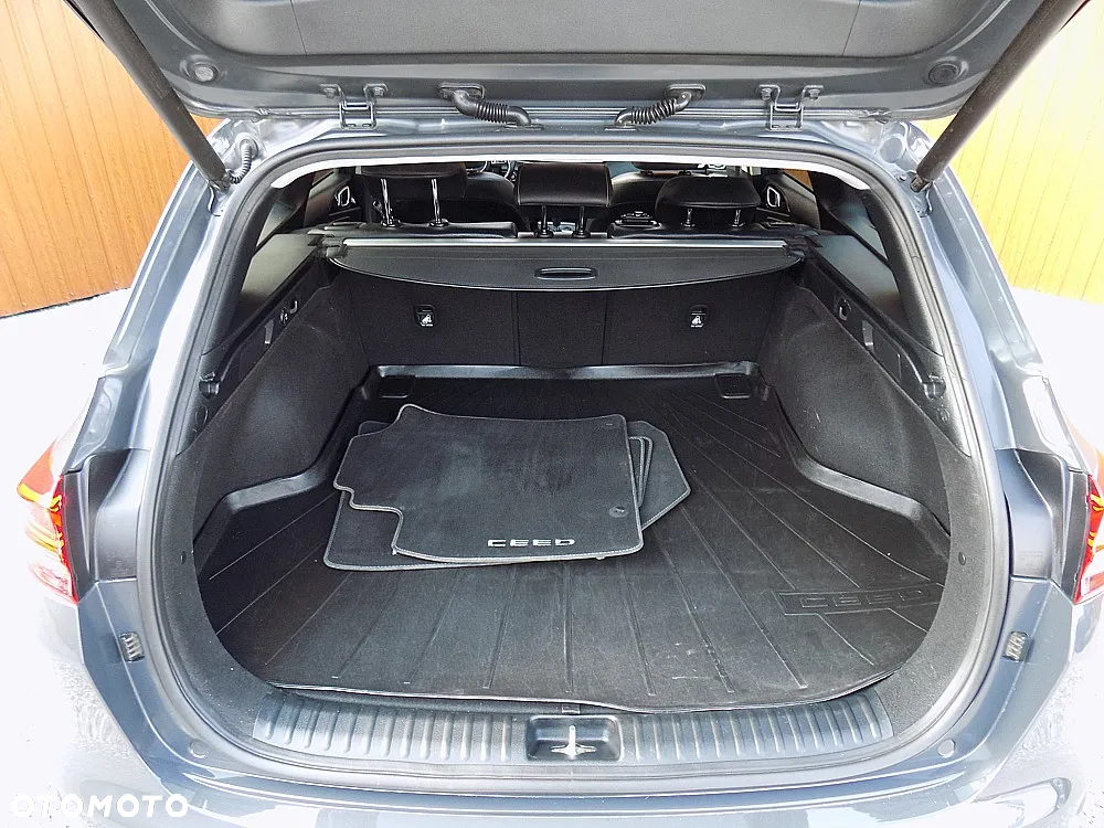 Kia Ceed 1.6 CRDi SCR L Business Line Plus - 18
