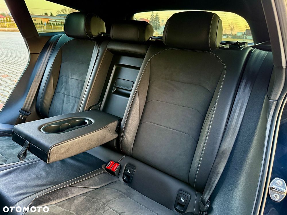 Volkswagen Arteon 2.0 TDI SCR DSG R-Line - 32