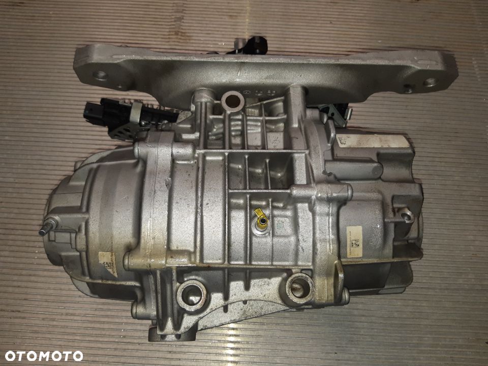 MOST TYLNY DYFER MERCEDES A45 S W177 2.0 AMG A1773509801 - 1