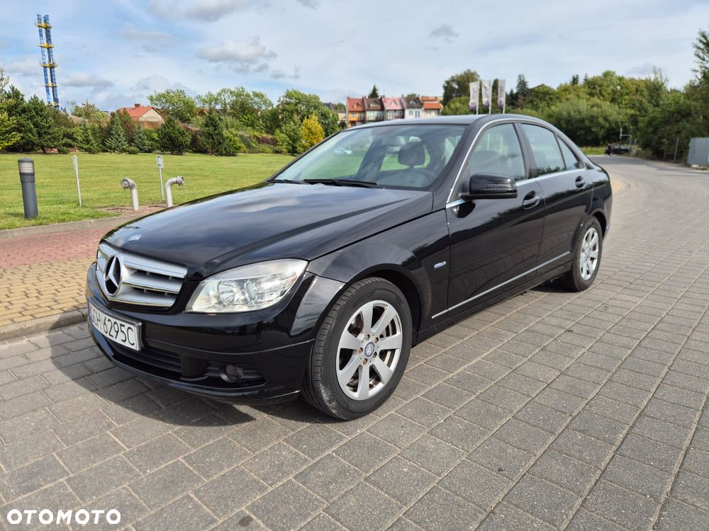 Mercedes-Benz Klasa C 180 CGI BlueEFFICIENCY Avantgarde - 1