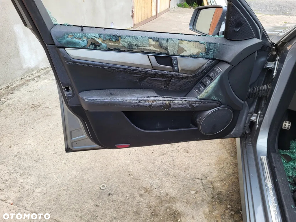 Mercedes-Benz Klasa C 300 7G-TRONIC - 11