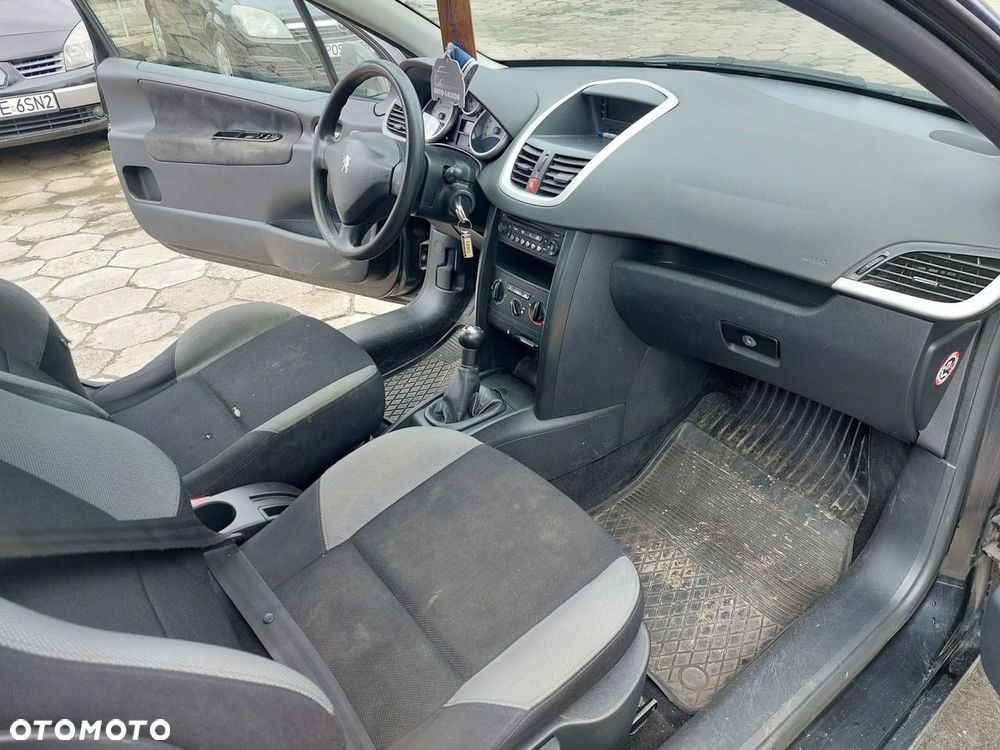Peugeot 207 - 13