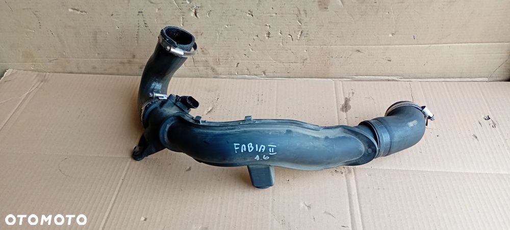 Przewód wąż rura intercoolera Skoda Fabia II 1.6 TDI 6R0145770A - 1