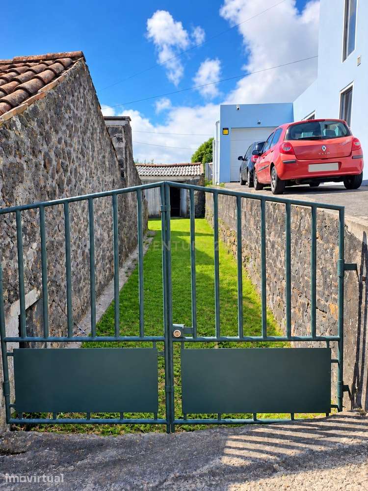 Moradia T3 para recuperar nas Feteiras, São Miguel - Grande imagem: 2/7