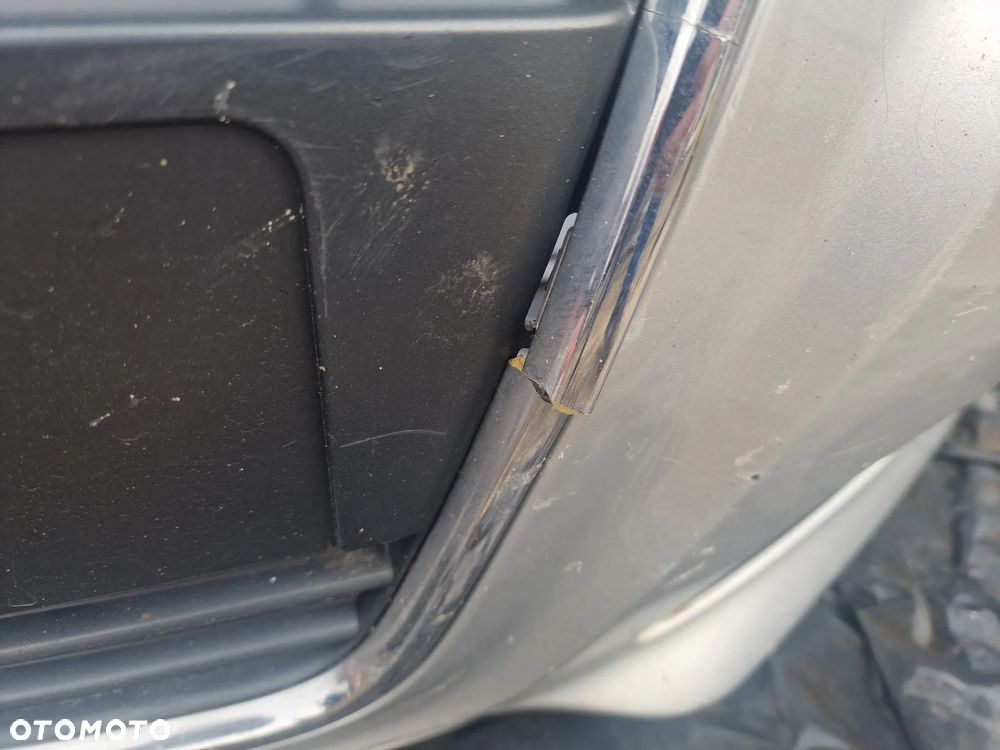 19/ zderzak przedni audi A3 8P0 - 3