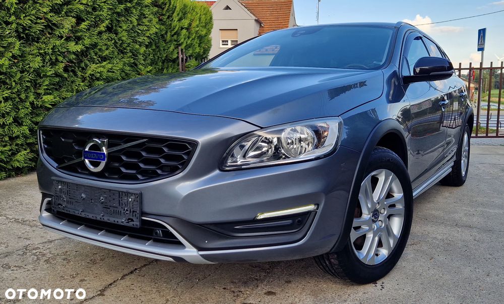 Volvo V60 Cross Country - 1