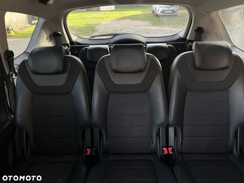 Ford S-Max - 13