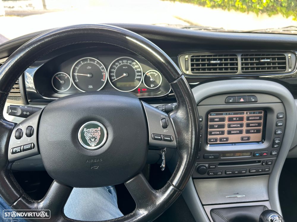 Jaguar X-Type 3.0 V6 Executive - 11