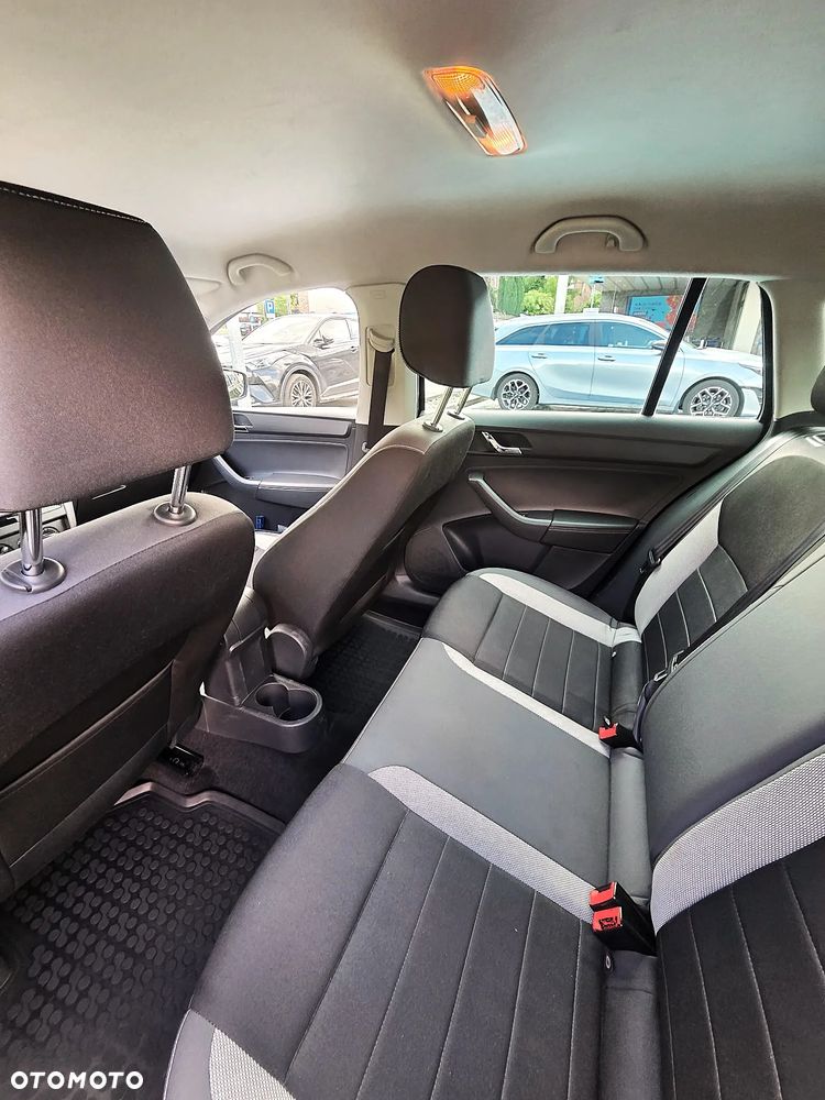 Skoda RAPID 1.6 TDI DPF Ambition - 10