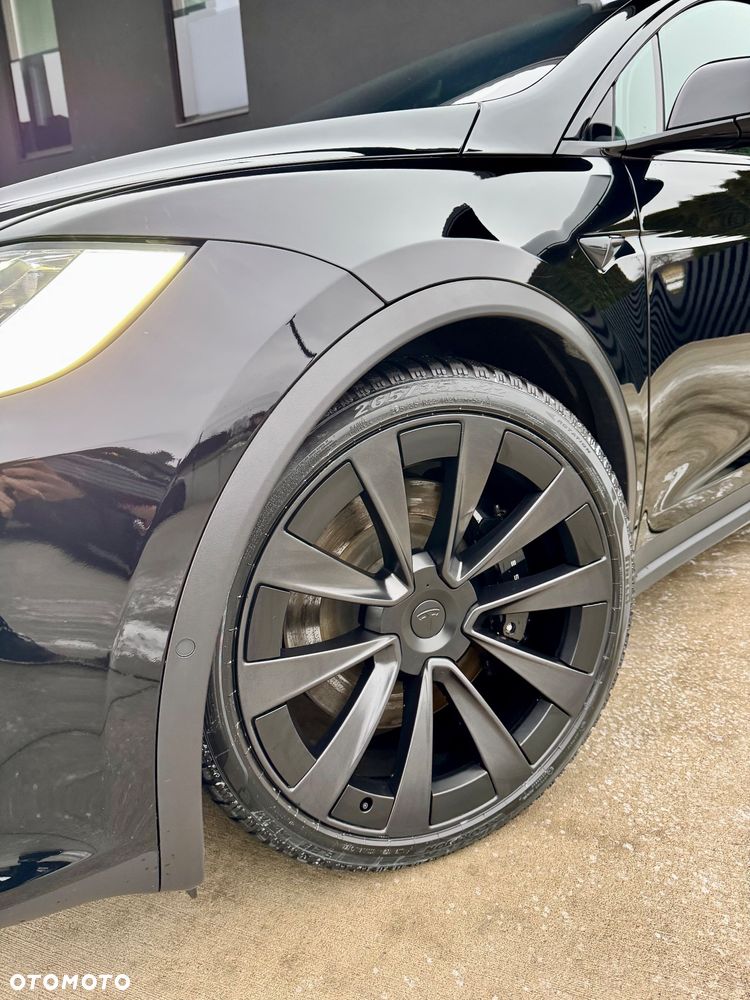 Tesla Model X - 22