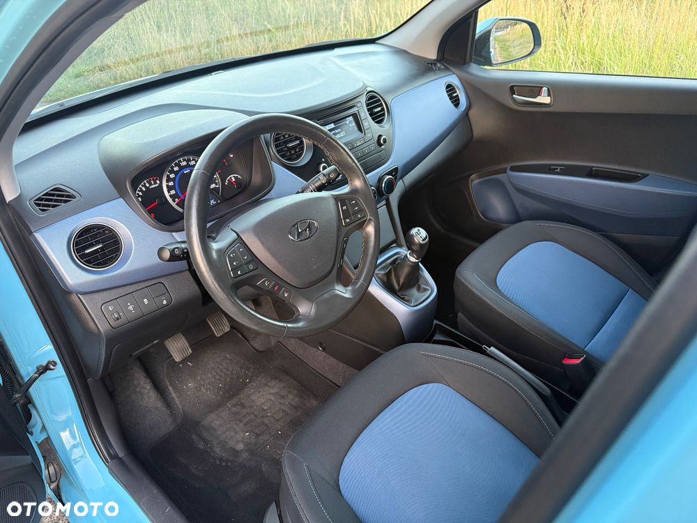 Hyundai i10 1.0 Fifa World Cup Edition - 11