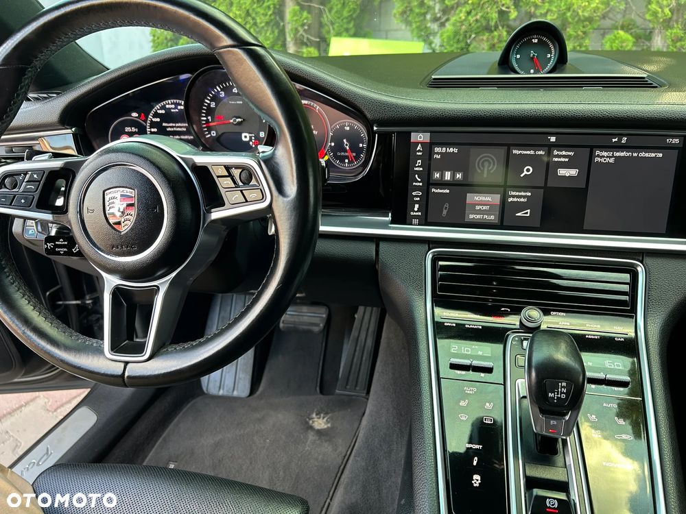 Porsche Panamera 4 - 30