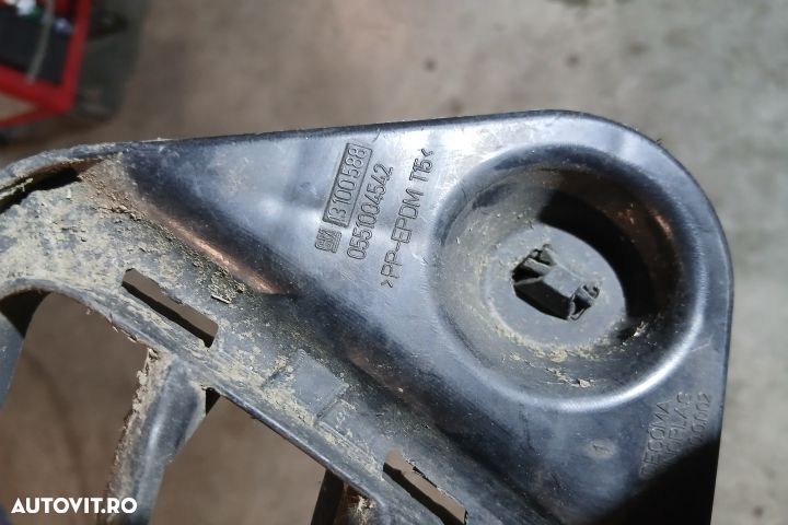 Grila bara fata centru 13100588 13100588 Opel Vectra C [2002 - 2005] - 4