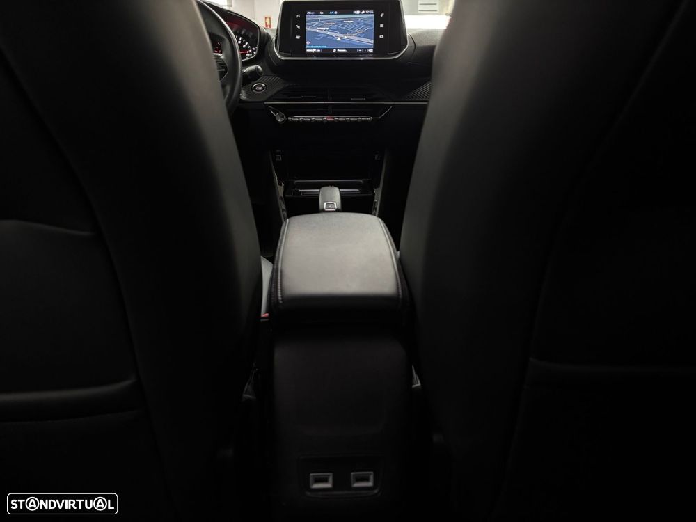 Peugeot 2008 1.2 PureTech Allure EAT8 - 17