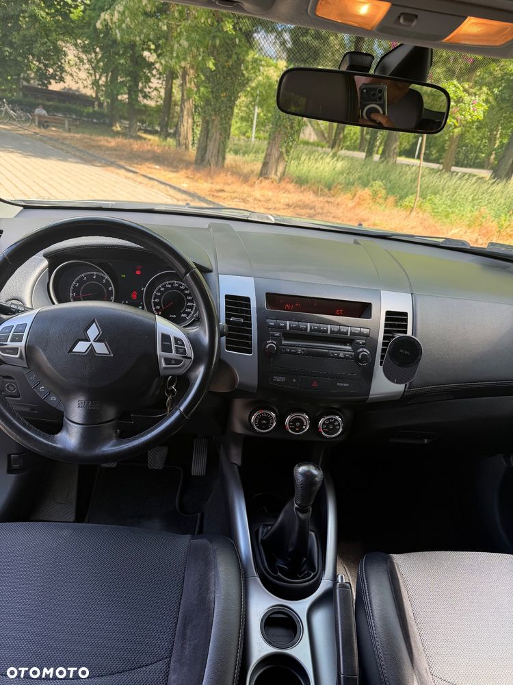 Mitsubishi Outlander - 3