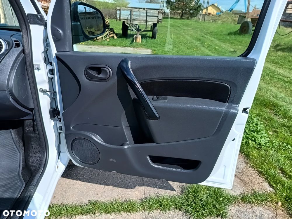 Renault Kangoo wersja MAXI LONG 1.5 diesel 110kM 2017 rok Bogate wyposażenie- WEBASTO, navigacja NISKI PRZEBIEG-142 tyś. SPRAWNY 100% ZAREJESTROWANY!! - 29