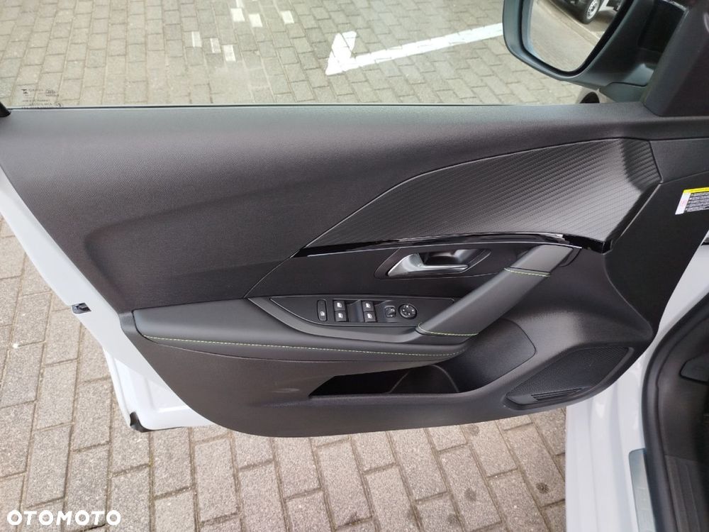 Peugeot 208 - 12