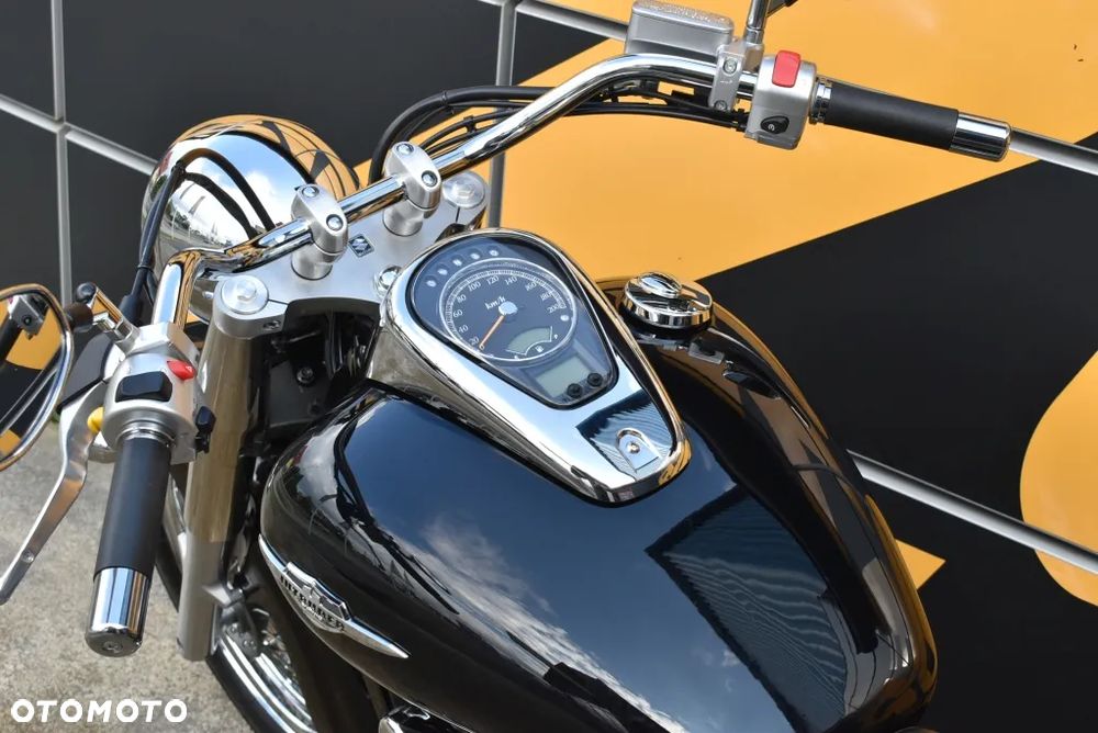 Suzuki Intruder - 11