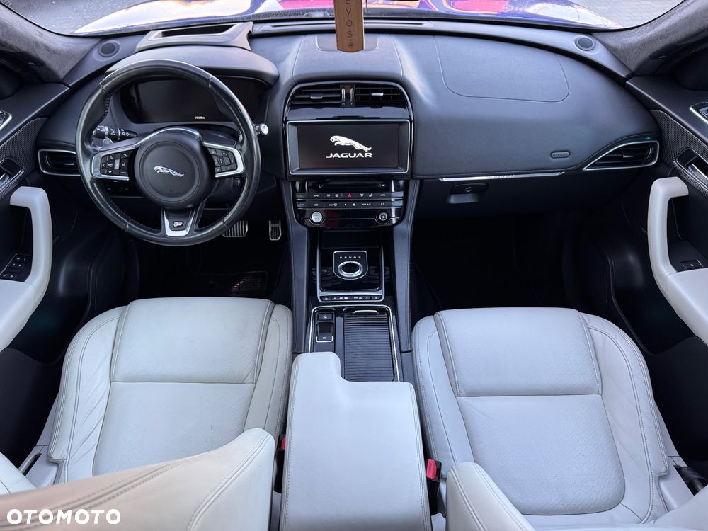 Jaguar F-Pace 3.0 V6 AWD S - 24