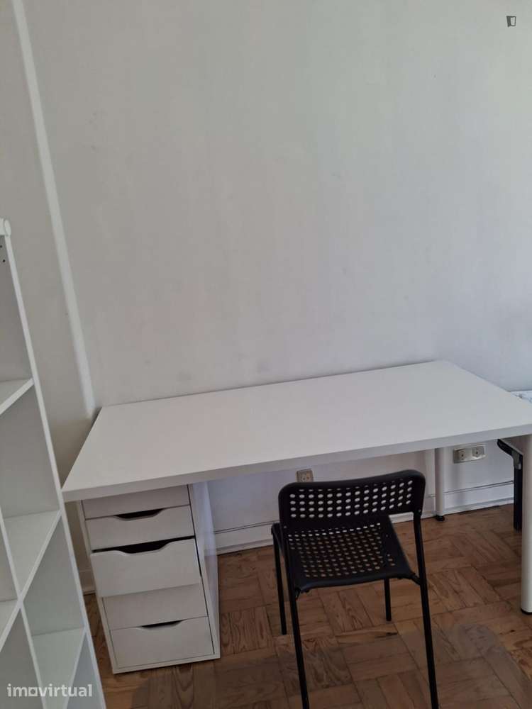Quarto - localizado em Baixa Coimbra - Grande imagem: 5/14