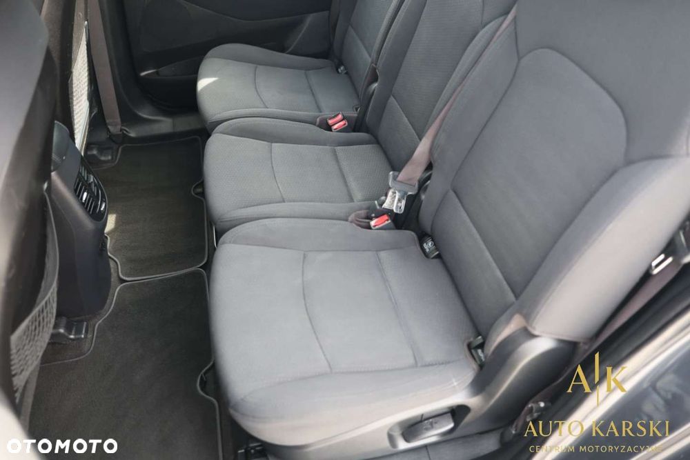 Kia Carens - 33