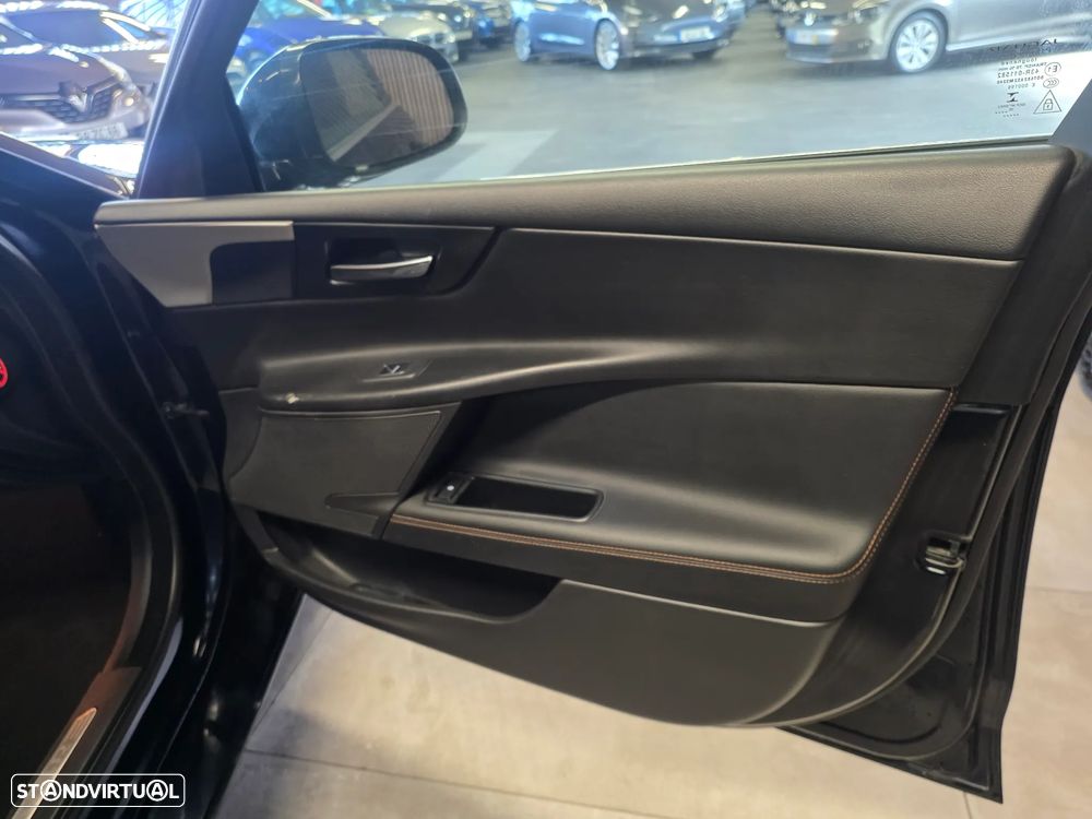 Jaguar XE E-Performance Aut. Prestige - 31