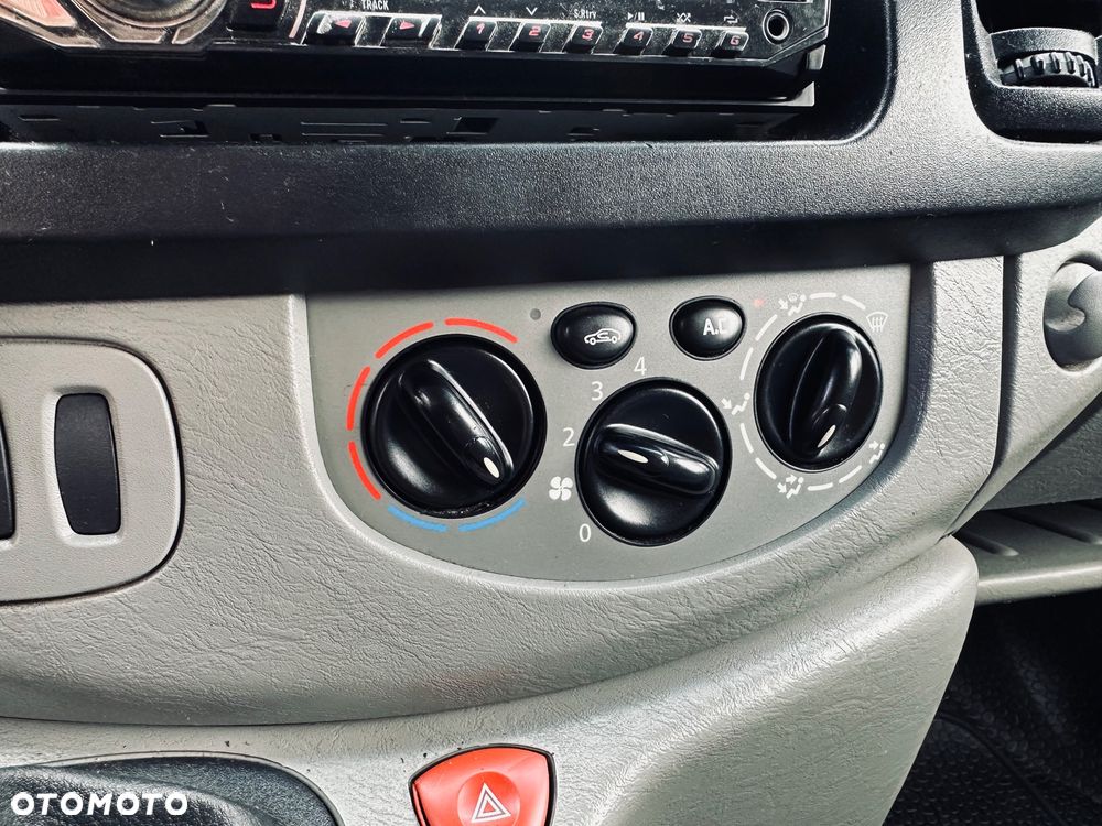 Renault Vivaro - 10