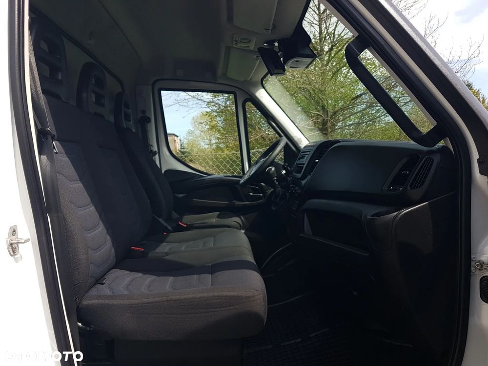 Iveco 70C18 KONTENER ROLETY BOK DO TRANSPORTU WODY 3,66x2,21x1,86 KLIMA DMC 7000KG RAMA PODWOZIE - 22