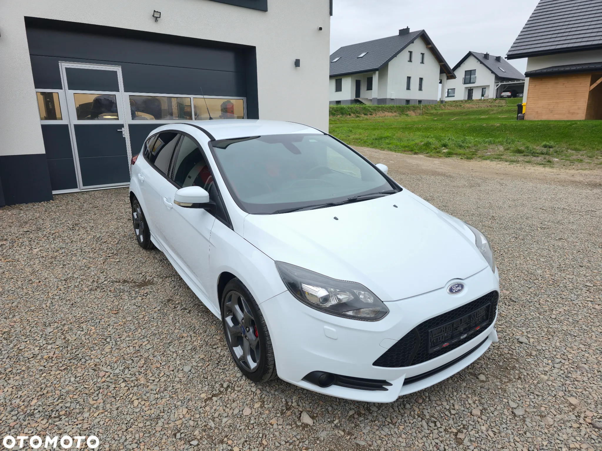 Ford Focus Turnier 2.0 EcoBoost ST mit Leder-Sport-Paket - 25