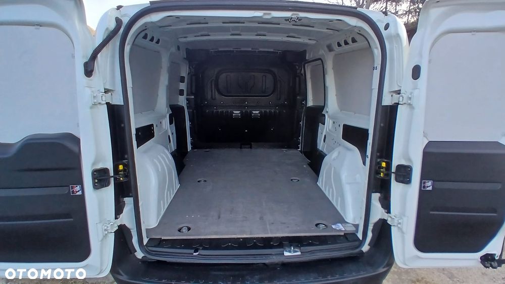 Opel COMBO - 19