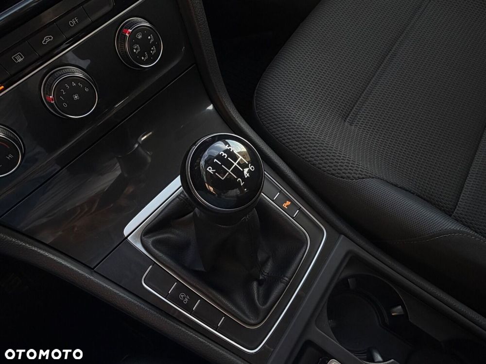 Volkswagen Golf - 18