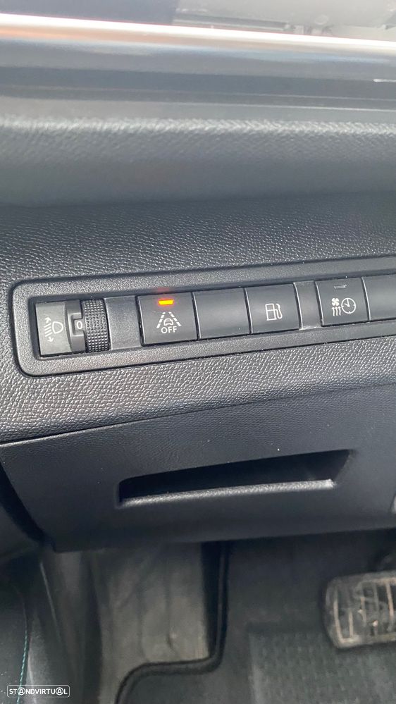 Peugeot 3008 1.6 Hybrid Allure Pack e-EAT8 - 26