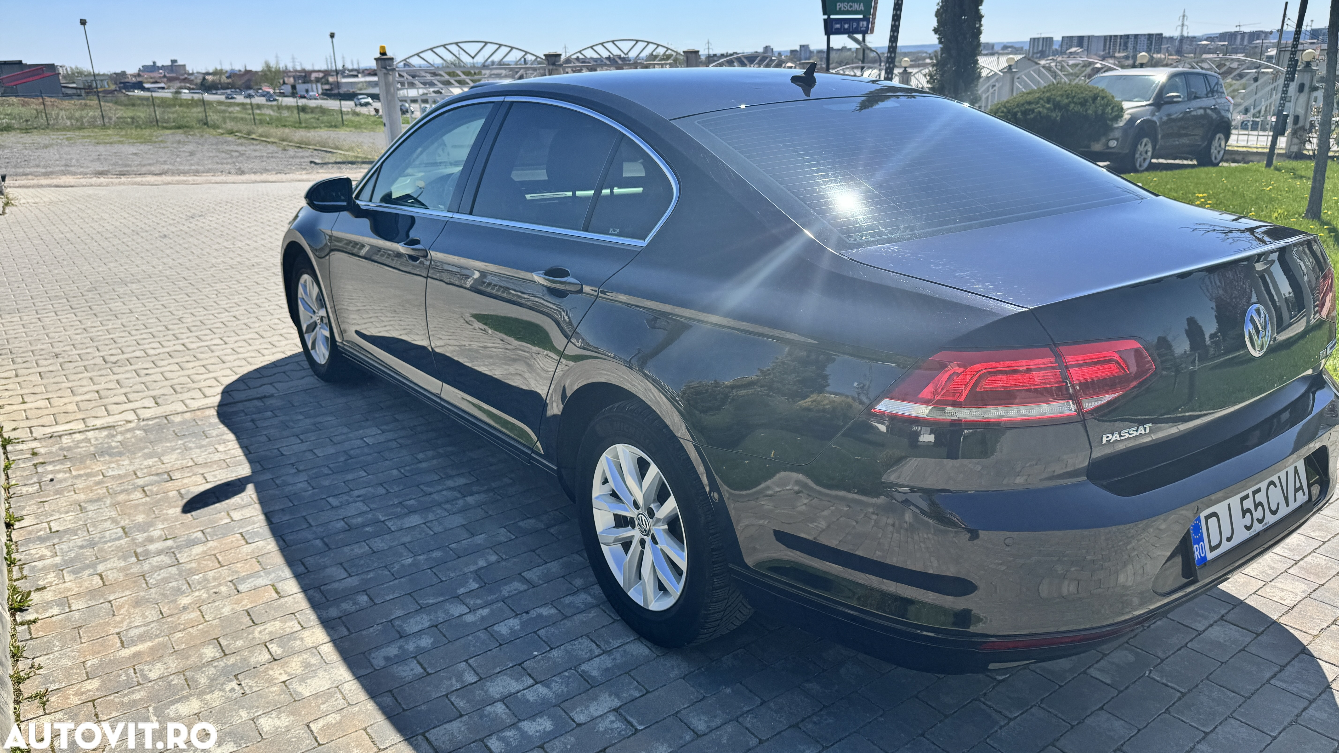 Volkswagen Passat 1.6 TDI DSG Trendline - 3