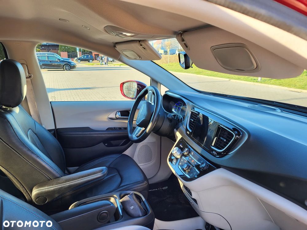 Chrysler Pacifica - 17