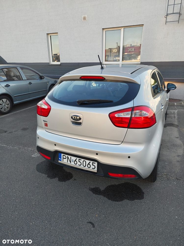 Kia Rio 1.2 L - 8