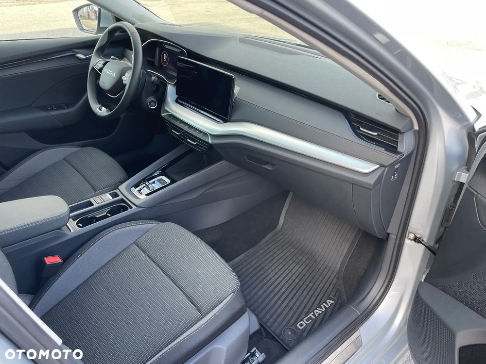 Skoda Octavia 1.5 TSI mHEV Selection DSG - 9