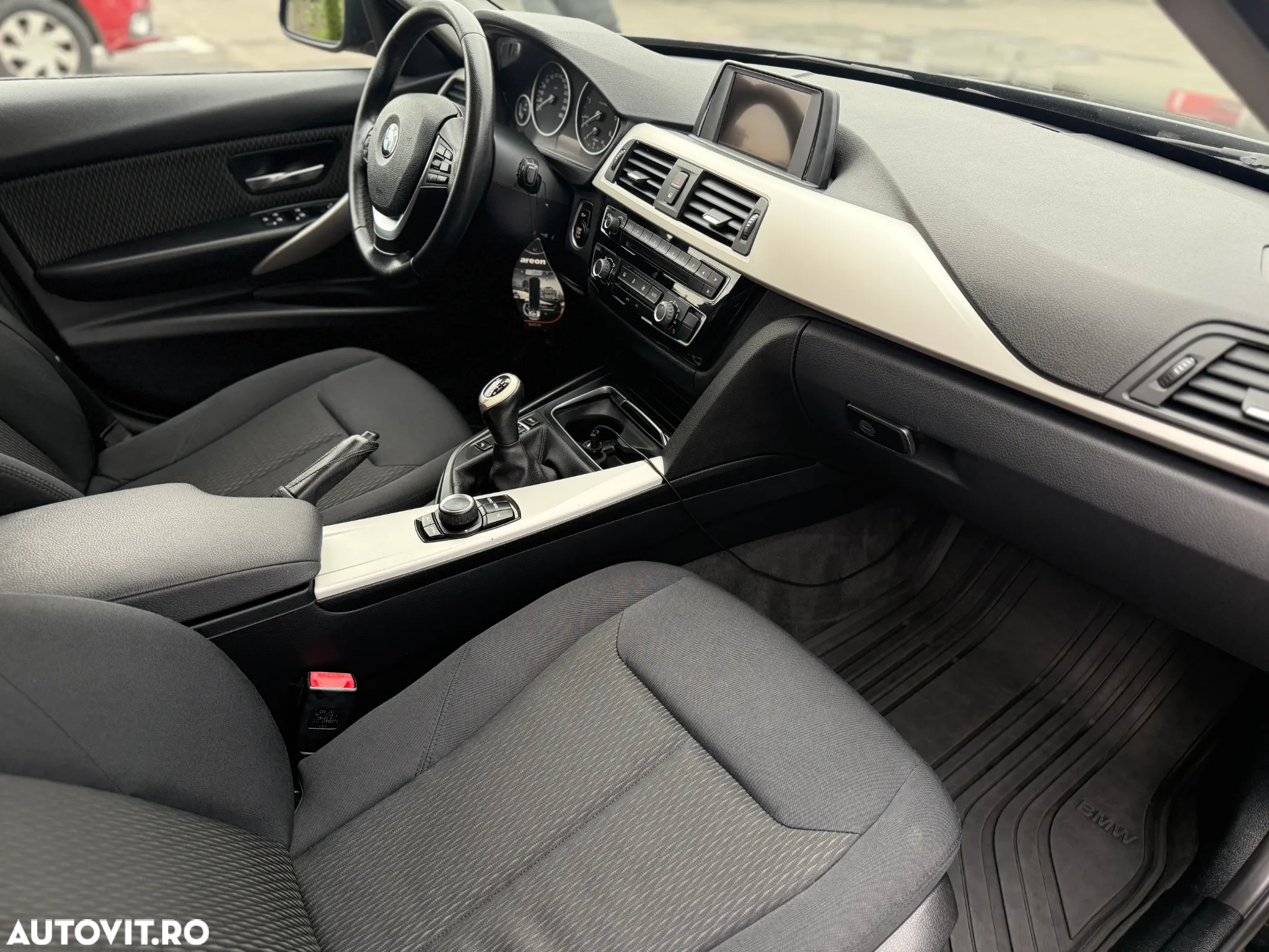 BMW Seria 3 320d - 12