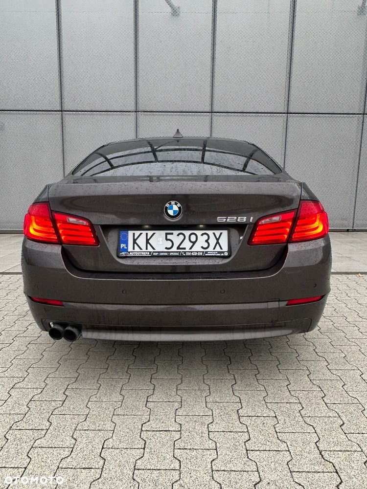 BMW Seria 5 528i xDrive Luxury Line - 13