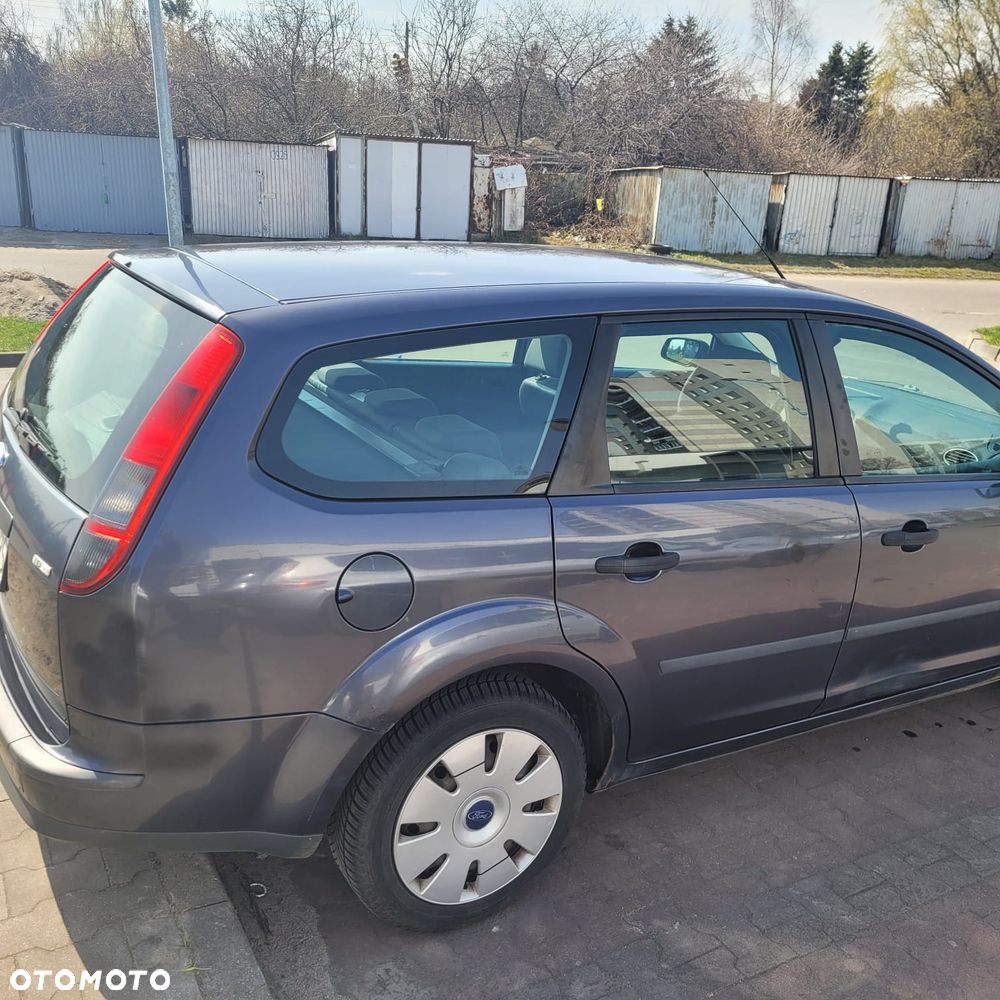 Ford Focus 1.8 TDCi Ambiente - 9