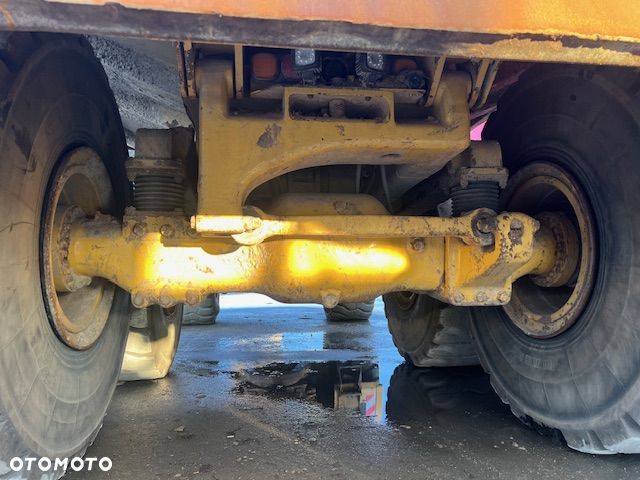 Caterpillar 740B - 4
