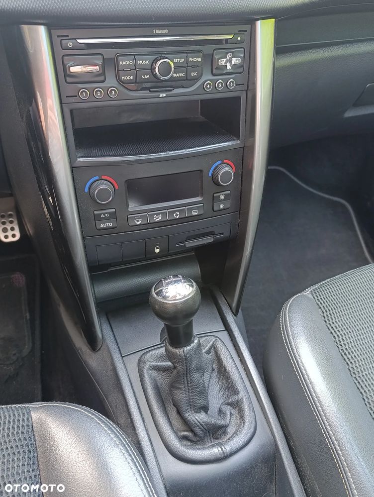 Peugeot 207 1.6 Premium - 12