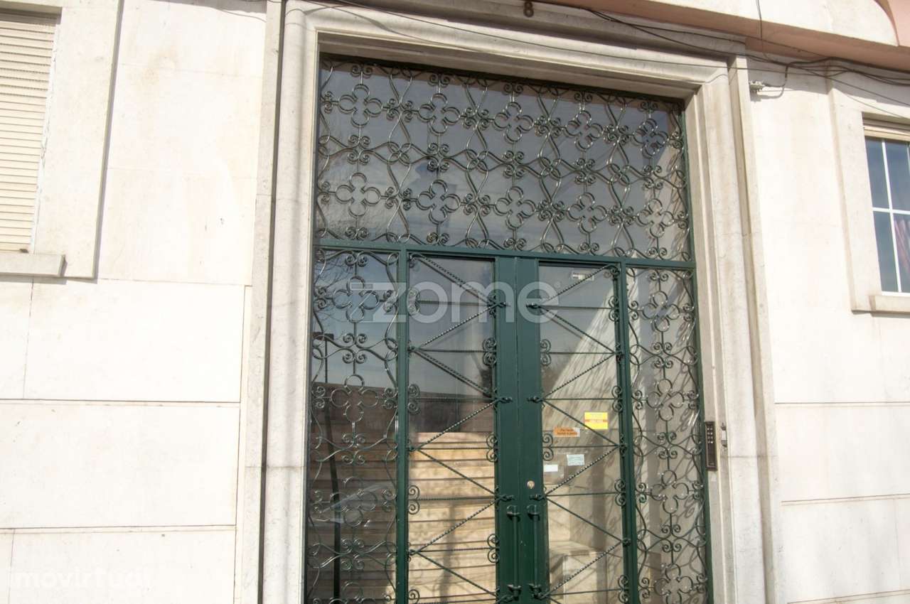 Excelente prédio parcialmente remodelado no coração de Lisboa - Grande imagem: 2/10