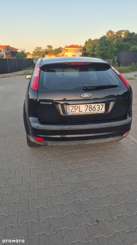 Ford Focus 1.6 Ambiente - 2