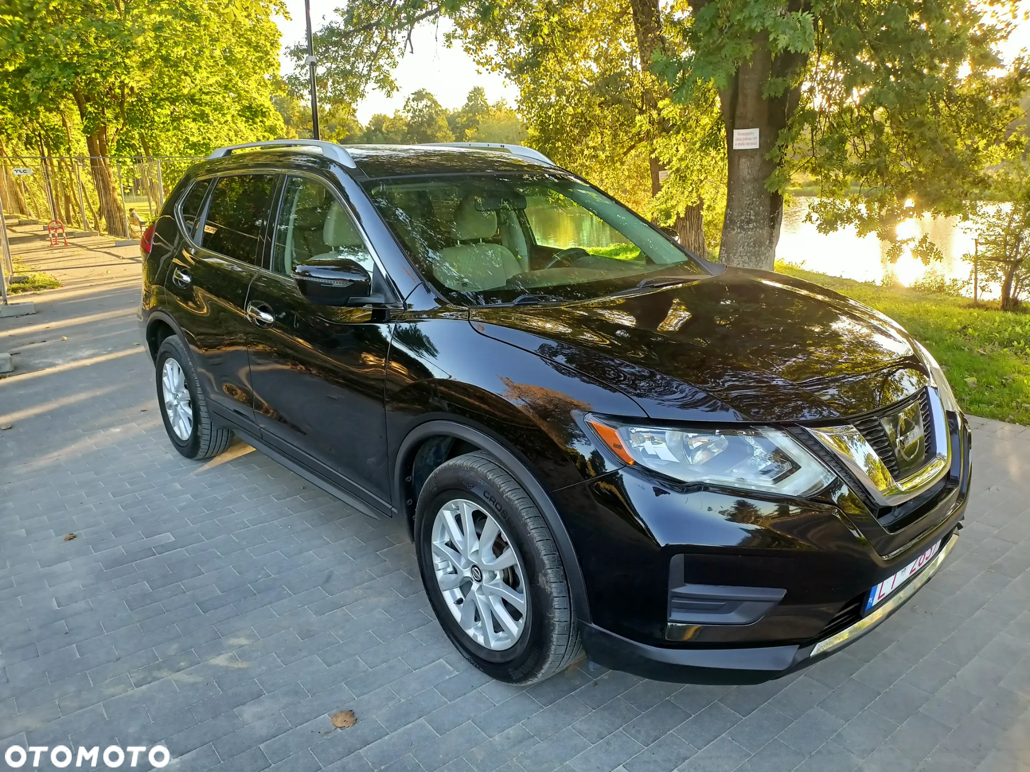 Nissan Rogue - 2
