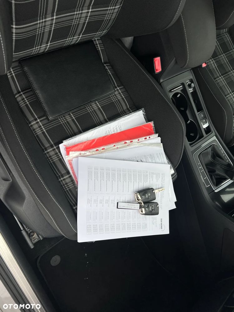 Volkswagen Golf - 22